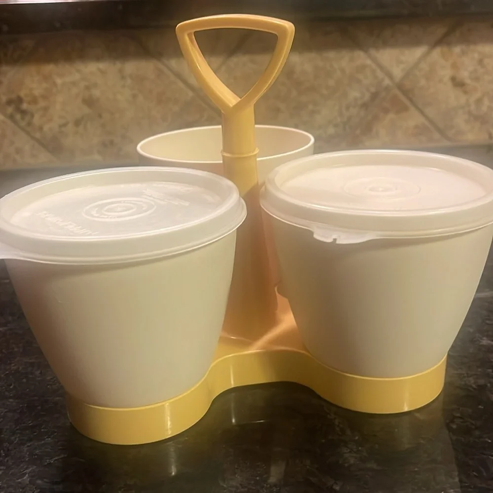 Vintage Tupperware Condiment Caddy 3 Container Serving Set. Missing 1 lid